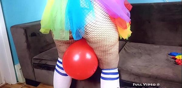  Crazy Clown Kiwwi blows on balloons and dick! Can I make your cock POP!